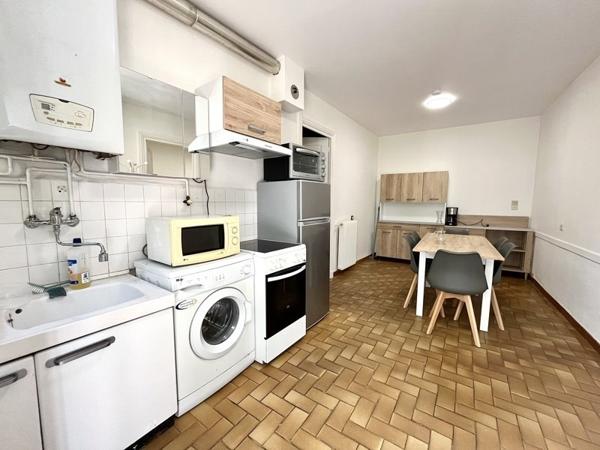 Appartement à louer 660 € CC Oullins-Pierre-Bénite 3 p 43 m² DPE D