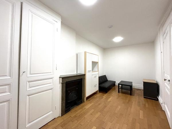 Appartement à louer 660 € CC Oullins-Pierre-Bénite 3 p 43 m² DPE D