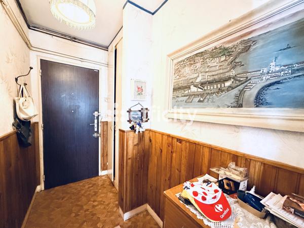 Appartement
         3 pièces
        - 60 m² Exclusivité 160 000 € *
