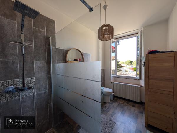 Laplume (47310) Maison en pierre avec dépendances et jardin autour