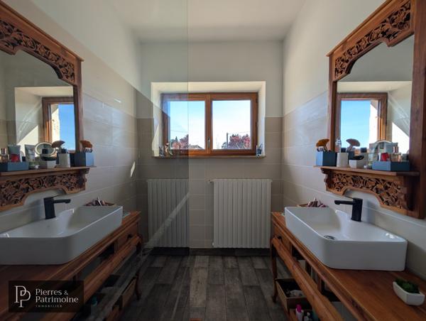 Laplume (47310) Maison en pierre avec dépendances et jardin autour