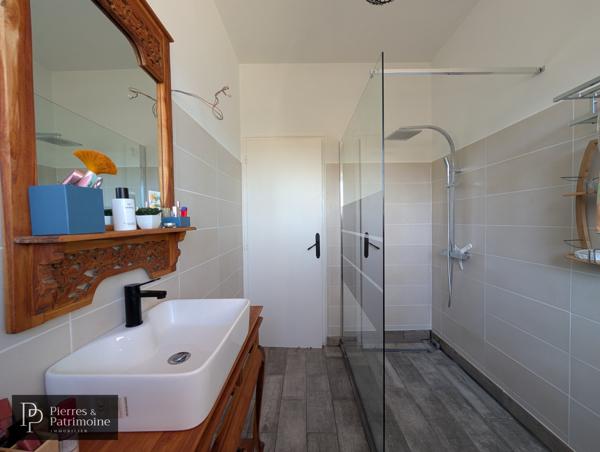 Laplume (47310) Maison en pierre avec dépendances et jardin autour