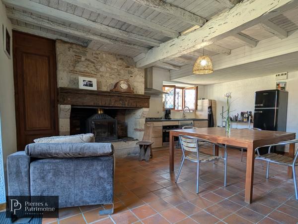 Laplume (47310) Maison en pierre avec dépendances et jardin autour