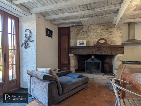 Laplume (47310) Maison en pierre avec dépendances et jardin autour