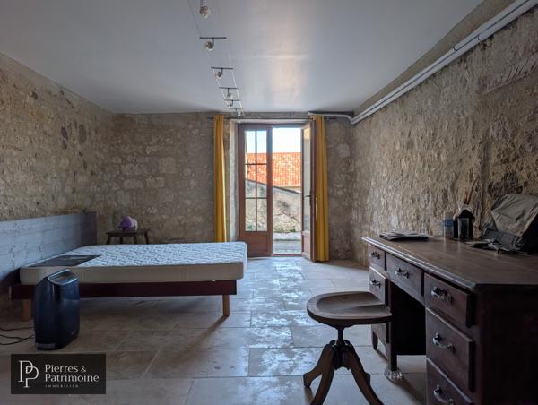Laplume (47310) Maison en pierre avec dépendances et jardin autour