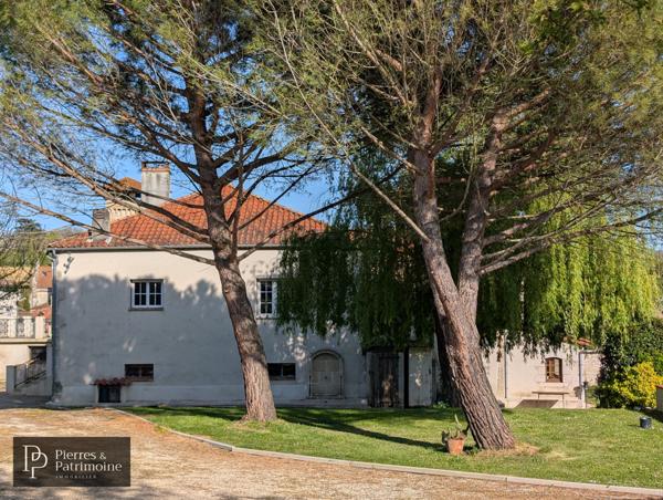 Laplume (47310) Maison en pierre avec dépendances et jardin autour
