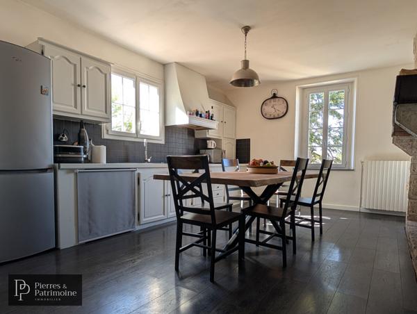 Laplume (47310) Maison en pierre avec dépendances et jardin autour