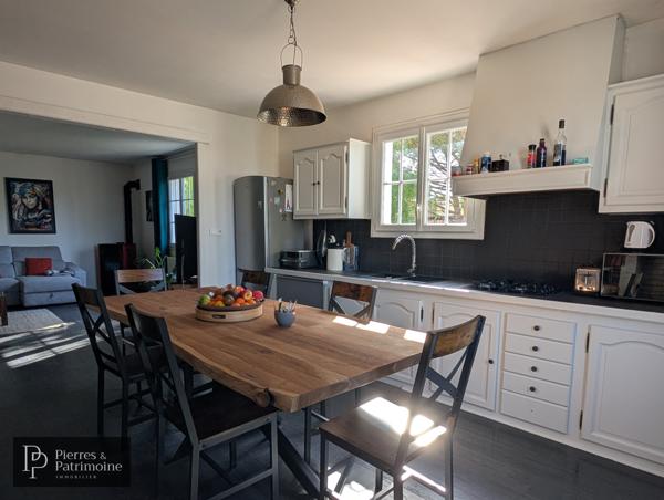 Laplume (47310) Maison en pierre avec dépendances et jardin autour