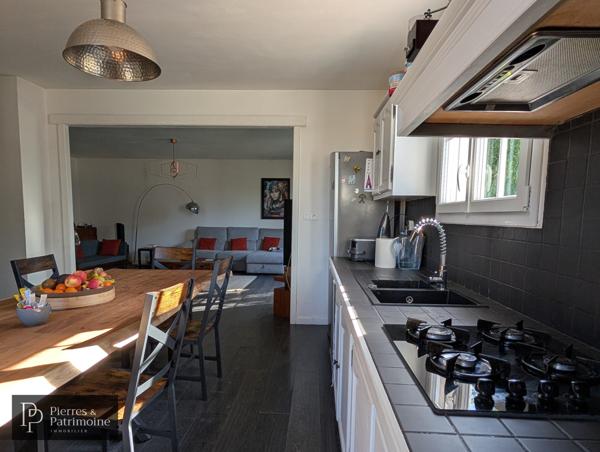 Laplume (47310) Maison en pierre avec dépendances et jardin autour