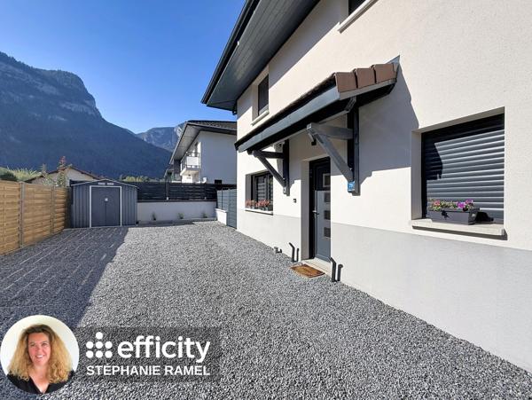 Maison
         4 pièces
        - 113 m² Exclusivité 410 000 € *