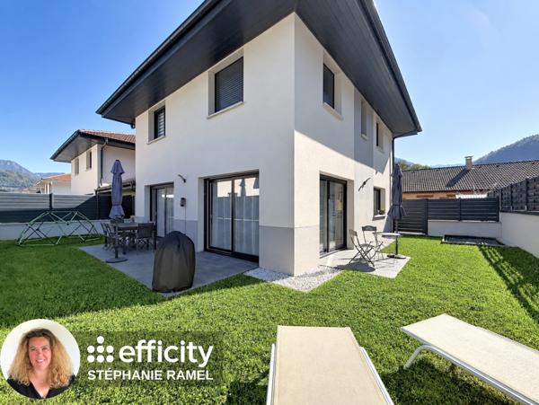 Maison
         4 pièces
        - 113 m² Exclusivité 410 000 € *