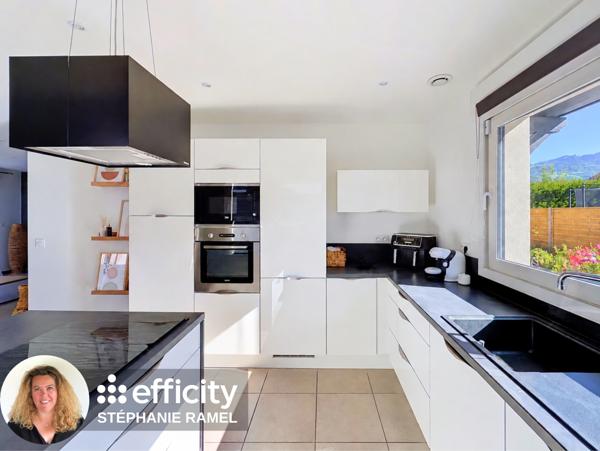 Maison
         4 pièces
        - 113 m² Exclusivité 410 000 € *