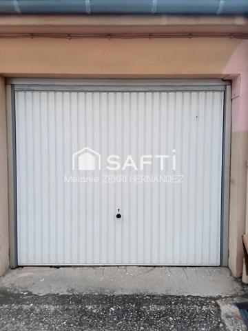 Garage situé dans copropriété sécurisée et fermée