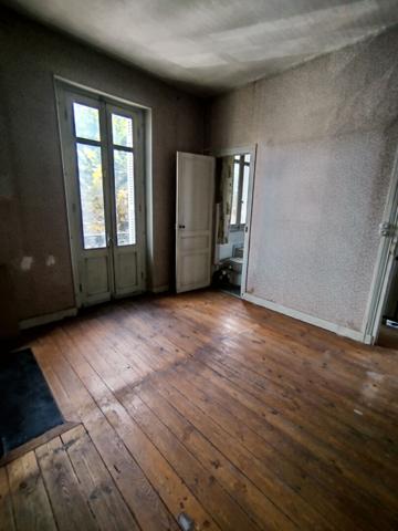 Maison en centre, 3 chambres, à rénover Saintes