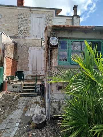 Maison en centre, 3 chambres, à rénover Saintes