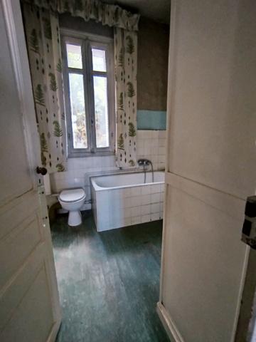 Maison en centre, 3 chambres, à rénover Saintes