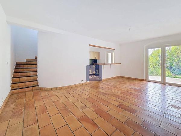 Maison avec jardinet