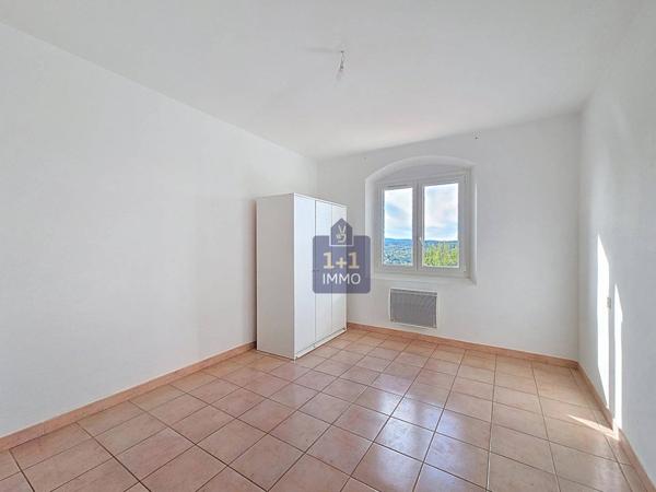 Maison avec jardinet