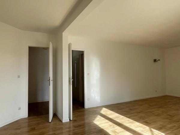 Appartement 78m2 - 4 pièces - balcon et box - EVRY - 91000