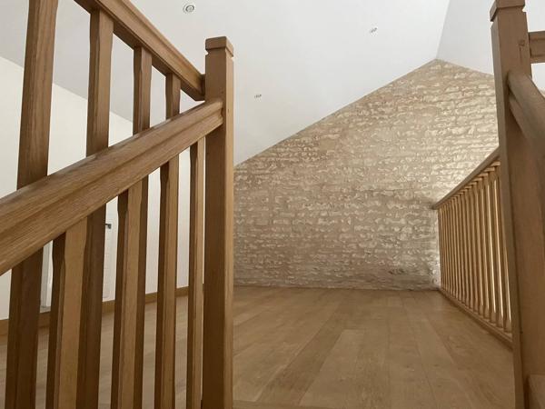A LOUER - Jolie et spacieuse maison en pierre de 147 m²