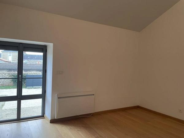 A LOUER - Jolie et spacieuse maison en pierre de 147 m²