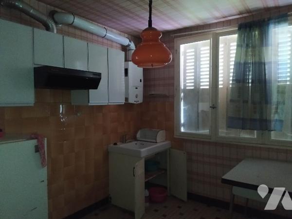 A vendre à Tinchebray-Bocage un pavillon mitoyen d'un côté.