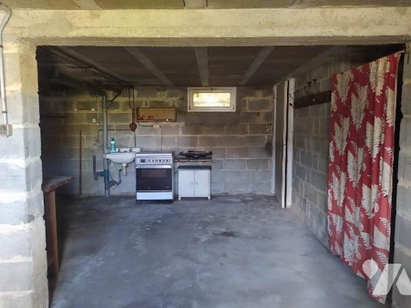 A vendre à Tinchebray-Bocage un pavillon mitoyen d'un côté.