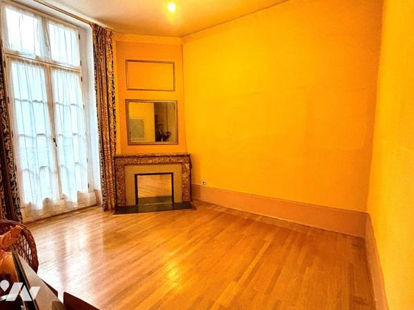 Appartement 6 pièces + C au cachet de l'ancien situé au cœur du centre ville