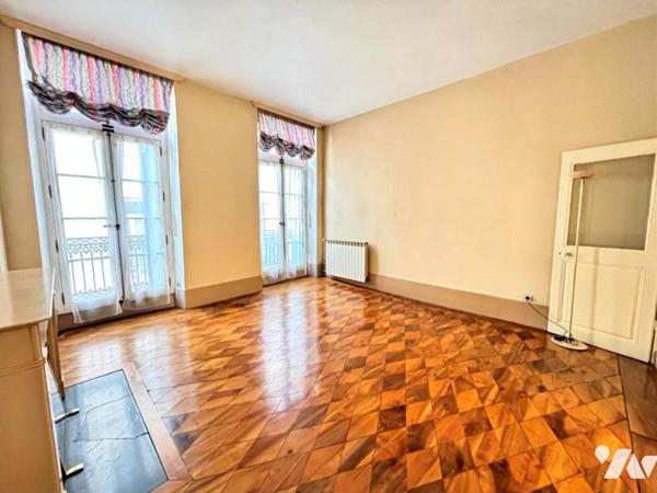 Appartement 6 pièces + C au cachet de l'ancien situé au cœur du centre ville