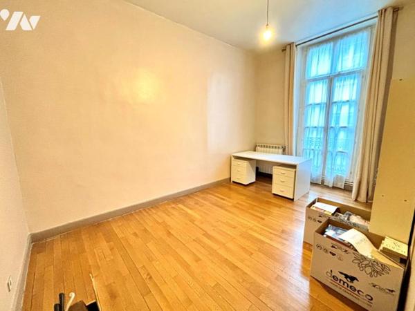 Appartement 6 pièces + C au cachet de l'ancien situé au cœur du centre ville