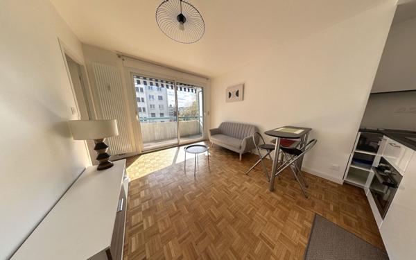 Appartement à louer    2 pièces •  Lyon 8