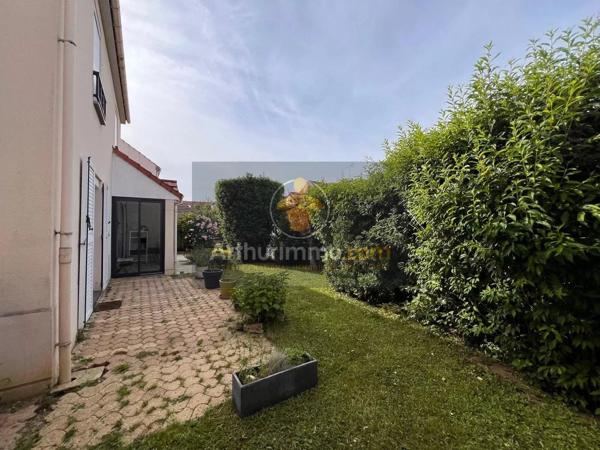 Vente                                                      Maison
                        
                     6 pièces                      112 m2                     à Brie-Comte-Robert