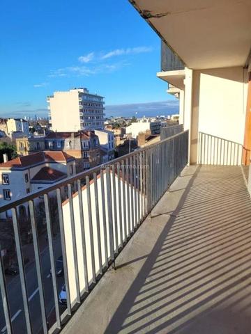 Vente                                                      Appartement
                        
                     2 pièces                      41 m2                     à Clamart