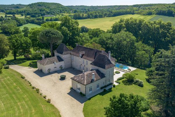Domaine d’exception avec château rénové, lac, sources et 38 hectares – Proche de Montcuq, Lot (Occitanie)