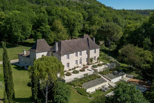 Domaine d’exception avec château rénové, lac, sources et 38 hectares – Proche de Montcuq, Lot (Occitanie)