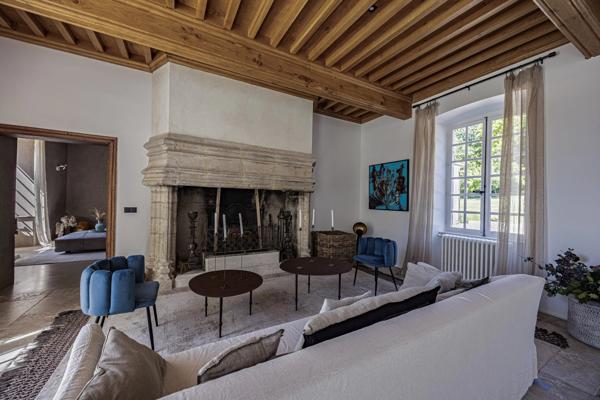 Domaine d’exception avec château rénové, lac, sources et 38 hectares – Proche de Montcuq, Lot (Occitanie)