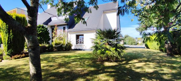 Maison 142 m2 clé en main à Fougères

Laissez-vous séduire par cette maison aux prestations de qualité, construite avec de beaux matériaux et offrant de généreux volumes, idéale pour une vie de famille.

Au rez-de-chaussée, vous découvrirez une entrée avec placard, ouvrant sur une spacieuse pièce de vie lumineuse composée d’une cuisine entièrement équipée, d’un salon agrémenté d’une cheminée éthanol et d’une salle à manger. L’ensemble donne accès à une terrasse exposée Nord-Est, sans vis-à-vis.

En demi-niveau, deux belles chambres dont une avec dressing, une salle d’eau avec double vasque ainsi qu’un WC indépendant.
À l’étage, une grande mezzanine pouvant faire office de salle de cinéma ou d’espace bureau dessert deux chambres supplémentaires, une salle d’eau avec WC suspendu ainsi qu’une salle de jeux.
En sous-sol, un vaste garage double avec porte motorisée permet de stationner deux véhicules et offre un bel espace buanderie / chaufferie. 
À l’extérieur, vous profiterez d’un jardin arboré, d’une terrasse avec accès direct depuis la salle à manger et d’un abri bois sur dalle béton, à l’abri des regards.

Prestations :
Chauffage électrique
Double vitrage
Volets roulants électriques
Assainissement collectif

Les atouts :
Maison parfaitement entretenue
Matériaux et finitions de qualité
4 chambres
Environnement calme
Proximité immédiate des écoles, commodités et arrêt de bus

Contactez moi ! Sylvain TREHET BSK immobilier Tel 0638753583