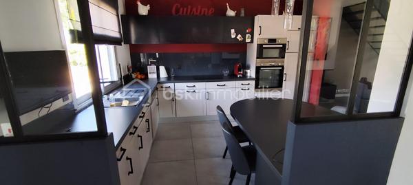 Maison 142 m2 clé en main à Fougères

Laissez-vous séduire par cette maison aux prestations de qualité, construite avec de beaux matériaux et offrant de généreux volumes, idéale pour une vie de famille.

Au rez-de-chaussée, vous découvrirez une entrée avec placard, ouvrant sur une spacieuse pièce de vie lumineuse composée d’une cuisine entièrement équipée, d’un salon agrémenté d’une cheminée éthanol et d’une salle à manger. L’ensemble donne accès à une terrasse exposée Nord-Est, sans vis-à-vis.

En demi-niveau, deux belles chambres dont une avec dressing, une salle d’eau avec double vasque ainsi qu’un WC indépendant.
À l’étage, une grande mezzanine pouvant faire office de salle de cinéma ou d’espace bureau dessert deux chambres supplémentaires, une salle d’eau avec WC suspendu ainsi qu’une salle de jeux.
En sous-sol, un vaste garage double avec porte motorisée permet de stationner deux véhicules et offre un bel espace buanderie / chaufferie. 
À l’extérieur, vous profiterez d’un jardin arboré, d’une terrasse avec accès direct depuis la salle à manger et d’un abri bois sur dalle béton, à l’abri des regards.

Prestations :
Chauffage électrique
Double vitrage
Volets roulants électriques
Assainissement collectif

Les atouts :
Maison parfaitement entretenue
Matériaux et finitions de qualité
4 chambres
Environnement calme
Proximité immédiate des écoles, commodités et arrêt de bus

Contactez moi ! Sylvain TREHET BSK immobilier Tel 0638753583