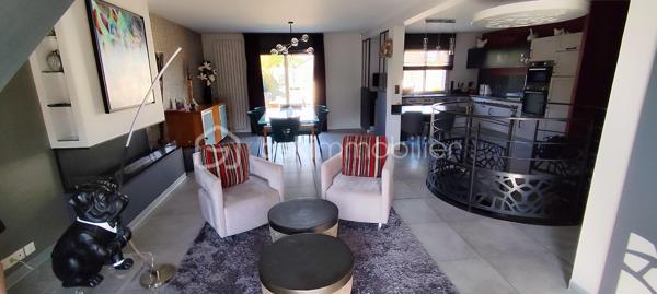 Maison 142 m2 clé en main à Fougères

Laissez-vous séduire par cette maison aux prestations de qualité, construite avec de beaux matériaux et offrant de généreux volumes, idéale pour une vie de famille.

Au rez-de-chaussée, vous découvrirez une entrée avec placard, ouvrant sur une spacieuse pièce de vie lumineuse composée d’une cuisine entièrement équipée, d’un salon agrémenté d’une cheminée éthanol et d’une salle à manger. L’ensemble donne accès à une terrasse exposée Nord-Est, sans vis-à-vis.

En demi-niveau, deux belles chambres dont une avec dressing, une salle d’eau avec double vasque ainsi qu’un WC indépendant.
À l’étage, une grande mezzanine pouvant faire office de salle de cinéma ou d’espace bureau dessert deux chambres supplémentaires, une salle d’eau avec WC suspendu ainsi qu’une salle de jeux.
En sous-sol, un vaste garage double avec porte motorisée permet de stationner deux véhicules et offre un bel espace buanderie / chaufferie. 
À l’extérieur, vous profiterez d’un jardin arboré, d’une terrasse avec accès direct depuis la salle à manger et d’un abri bois sur dalle béton, à l’abri des regards.

Prestations :
Chauffage électrique
Double vitrage
Volets roulants électriques
Assainissement collectif

Les atouts :
Maison parfaitement entretenue
Matériaux et finitions de qualité
4 chambres
Environnement calme
Proximité immédiate des écoles, commodités et arrêt de bus

Contactez moi ! Sylvain TREHET BSK immobilier Tel 0638753583