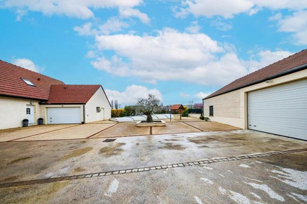21800 SENNECEY LES DIJON - Maison 170 m², 5/6 chambres, Piscine, Dépendance 180 m² , Terrain 1300 m²