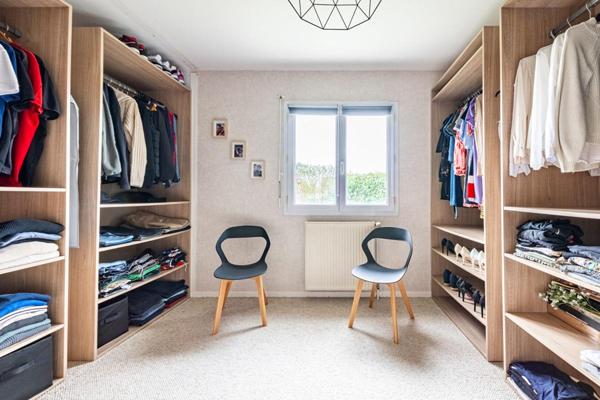 21800 SENNECEY LES DIJON - Maison 170 m², 5/6 chambres, Piscine, Dépendance 180 m² , Terrain 1300 m²