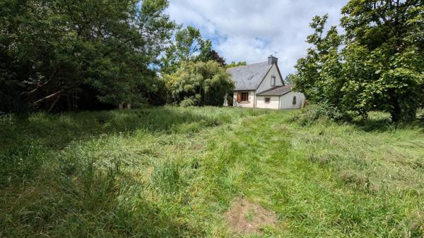 A 5 min de Gourin, Maison type néobretonne sur 2000m2 constructible de terrain