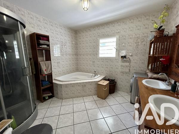 Maison à vendre 7 pièces 276 m² L'Étang-Salé