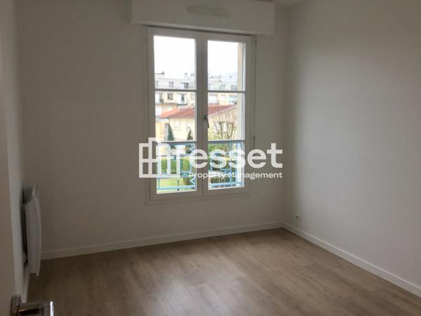 Location Appartement 5 pièces 99 m² - Versailles 78000