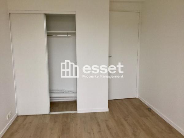 Location Appartement 5 pièces 99 m² - Versailles 78000