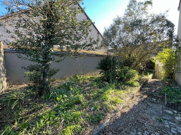 Maison de ville à vendre à Villedieu-sur-Indre dans l'Indre (36320), ref : JA/817   
Centre Ville