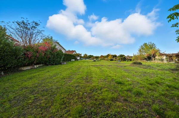 Maison à rafraichir à Chalon Sur Saône de 140 m² avec 5 chambres, dépendances et terrain