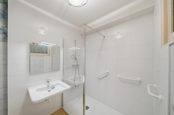 Maison à rafraichir à Chalon Sur Saône de 140 m² avec 5 chambres, dépendances et terrain