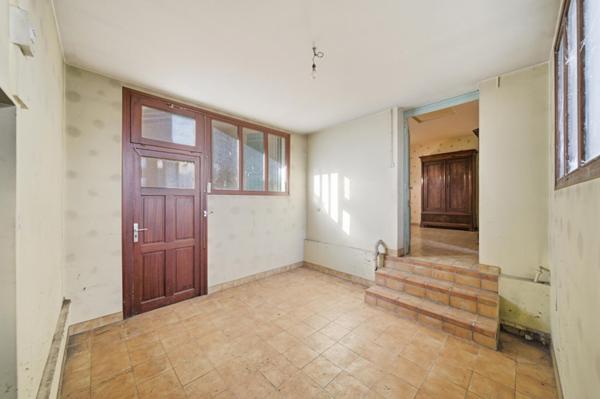 Maison à rafraichir à Chalon Sur Saône de 140 m² avec 5 chambres, dépendances et terrain