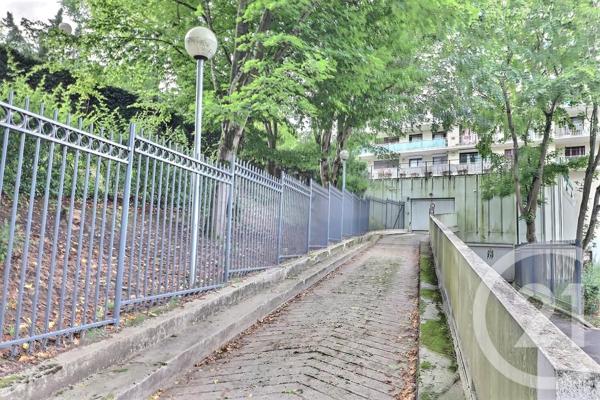 Parking à vendre  10,10 m2 TREMBLAY EN FRANCE - 93